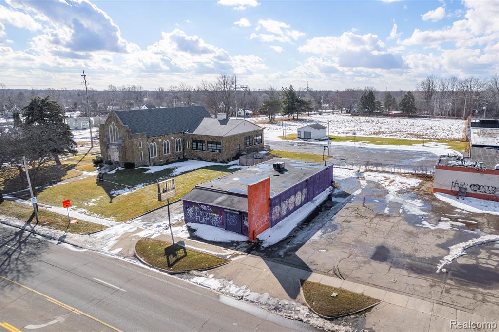 6925 N Saginaw Street — photo