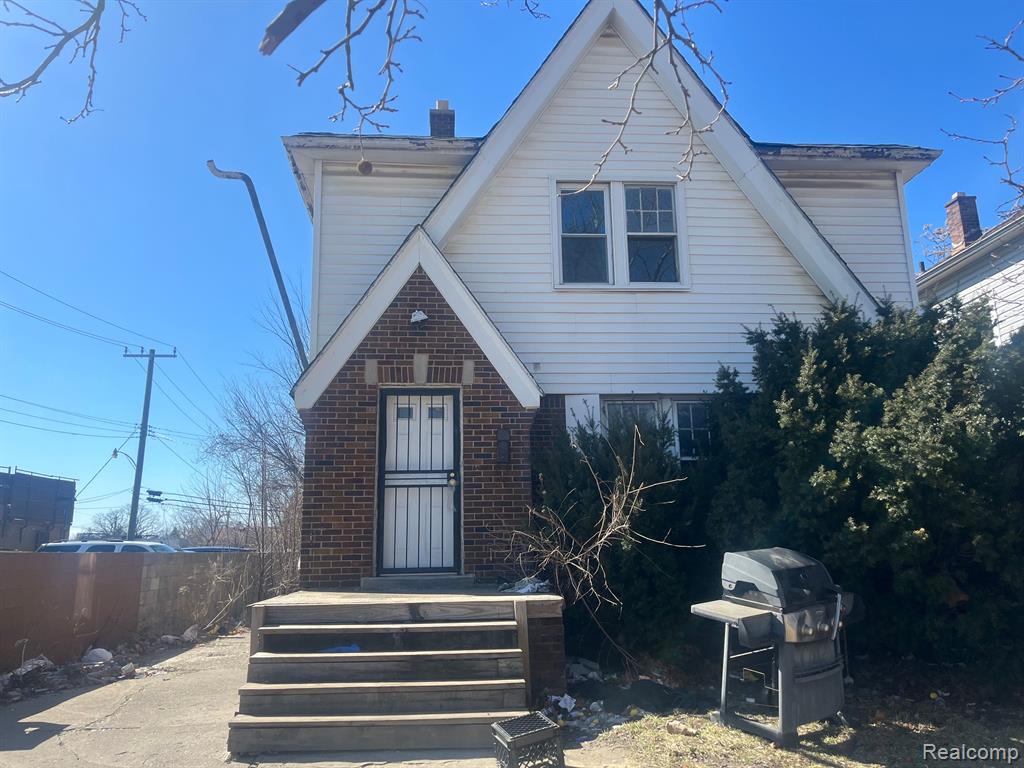 8833 Manor Street — photo