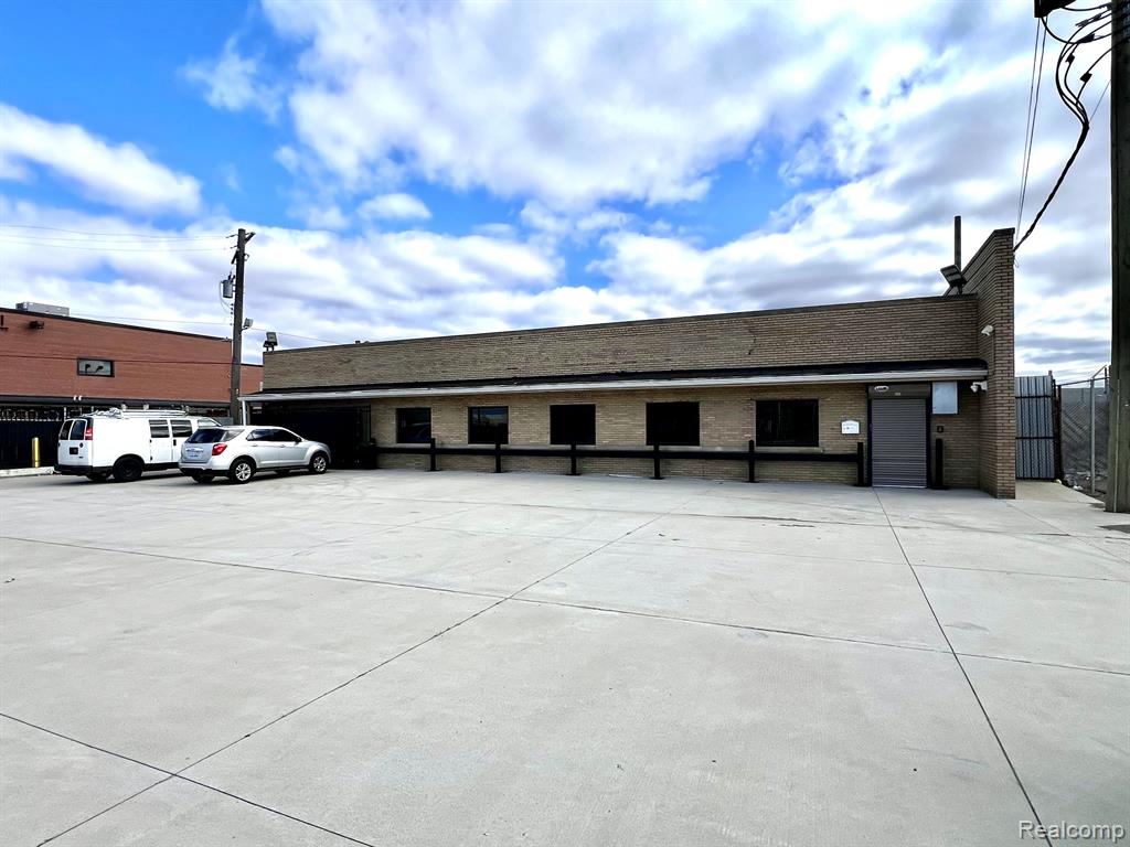 14050 Oakland Street — photo