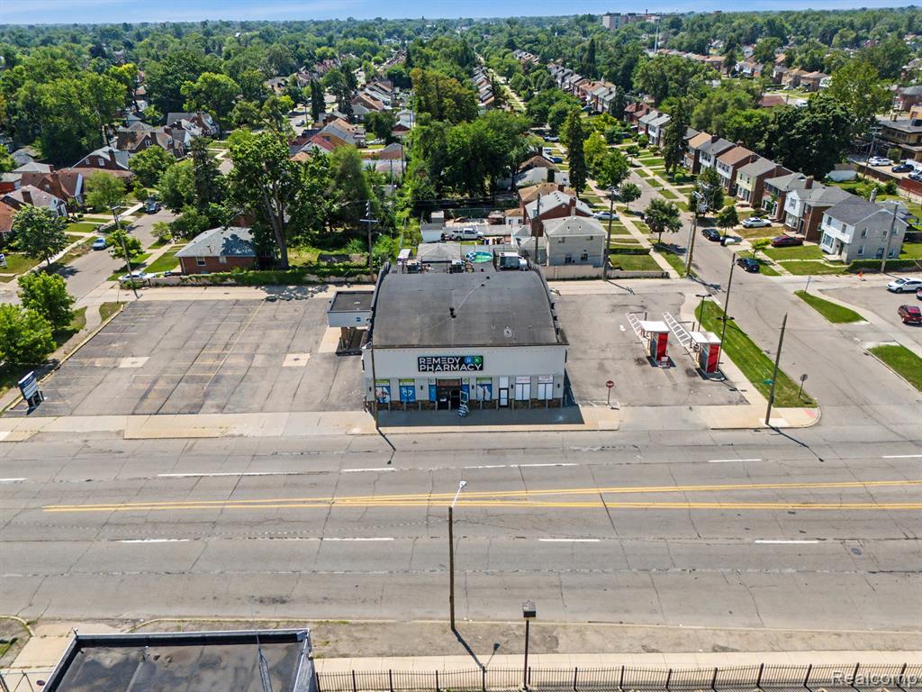 13403 W 7 Mile Road — photo
