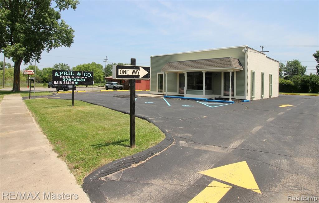 33053 W Jefferson Avenue — photo