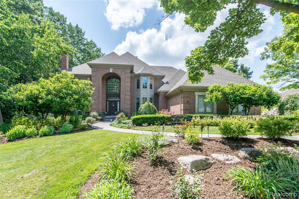3166 Beach Lake Drive — photo