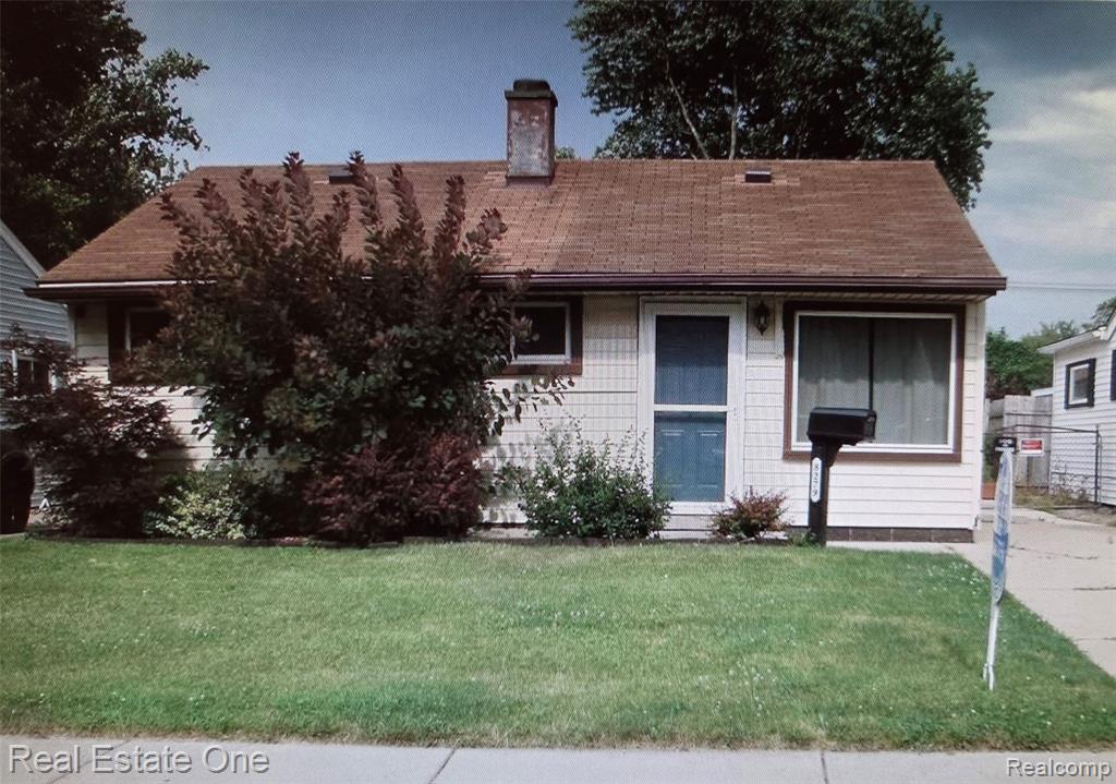 8279 Elm Street — photo