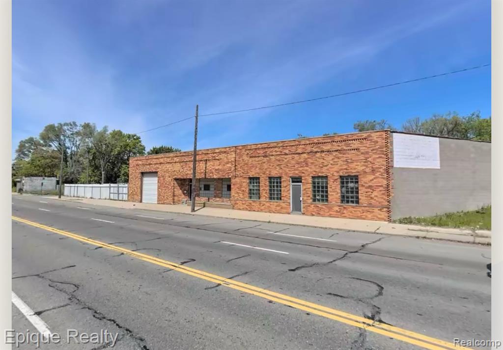 5431, 5419 & 54 E Davison Street — photo