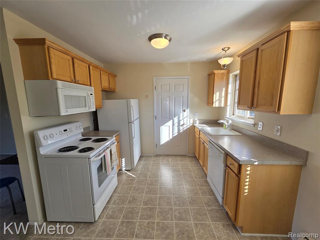 500 Romeo Road #122, Rochester, MI 48307 — photo 2
