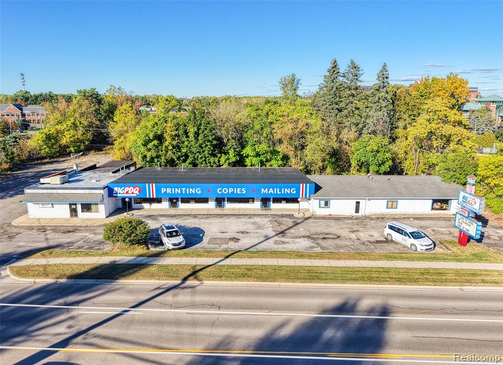7475 Grand River Road — photo