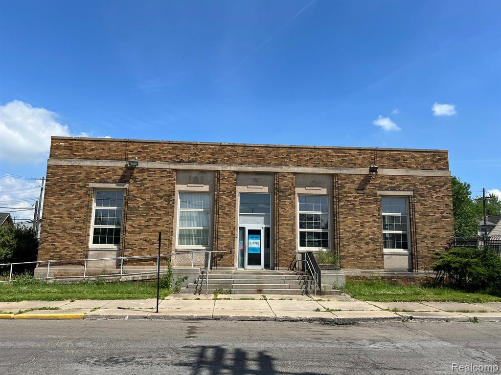 235 Burke Street — photo