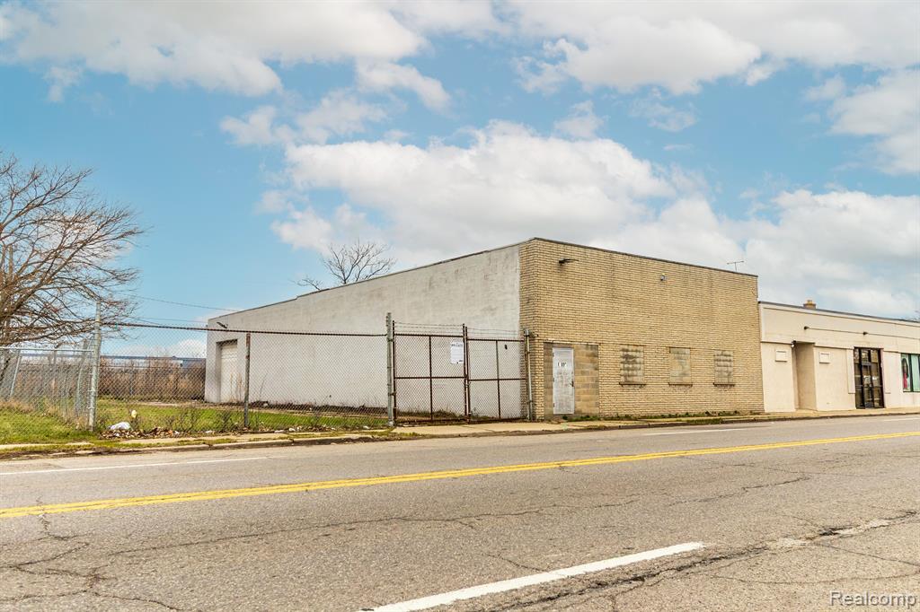 18090 Mount Elliott Street — photo