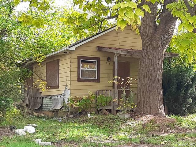 911 Hughes Avenue — photo