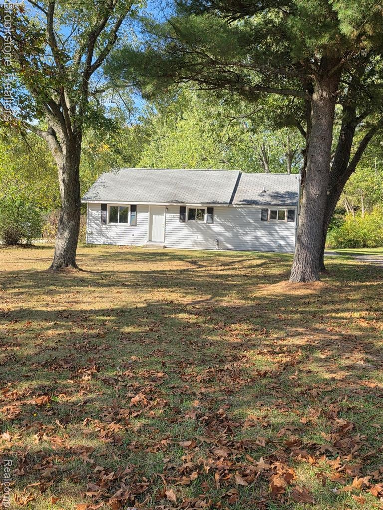 7385 N Lewis Road — photo