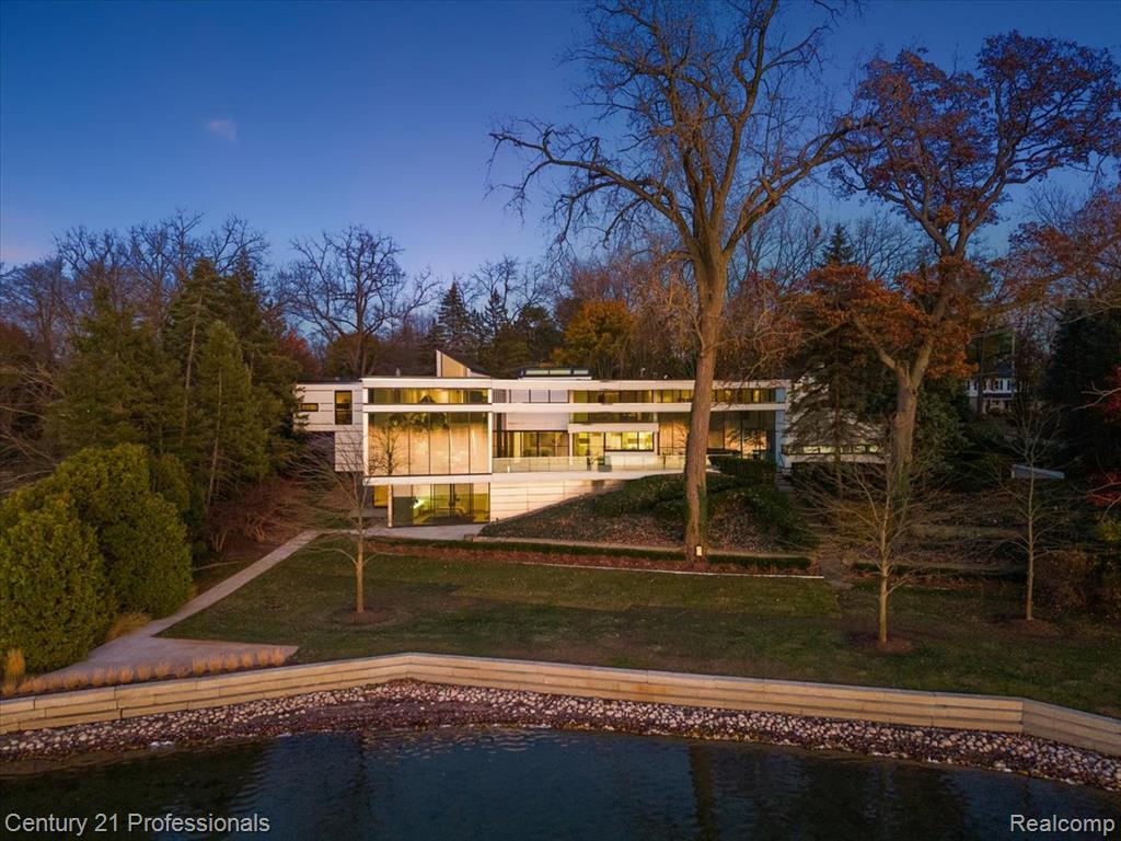 5904 Wing Lake Road — photo