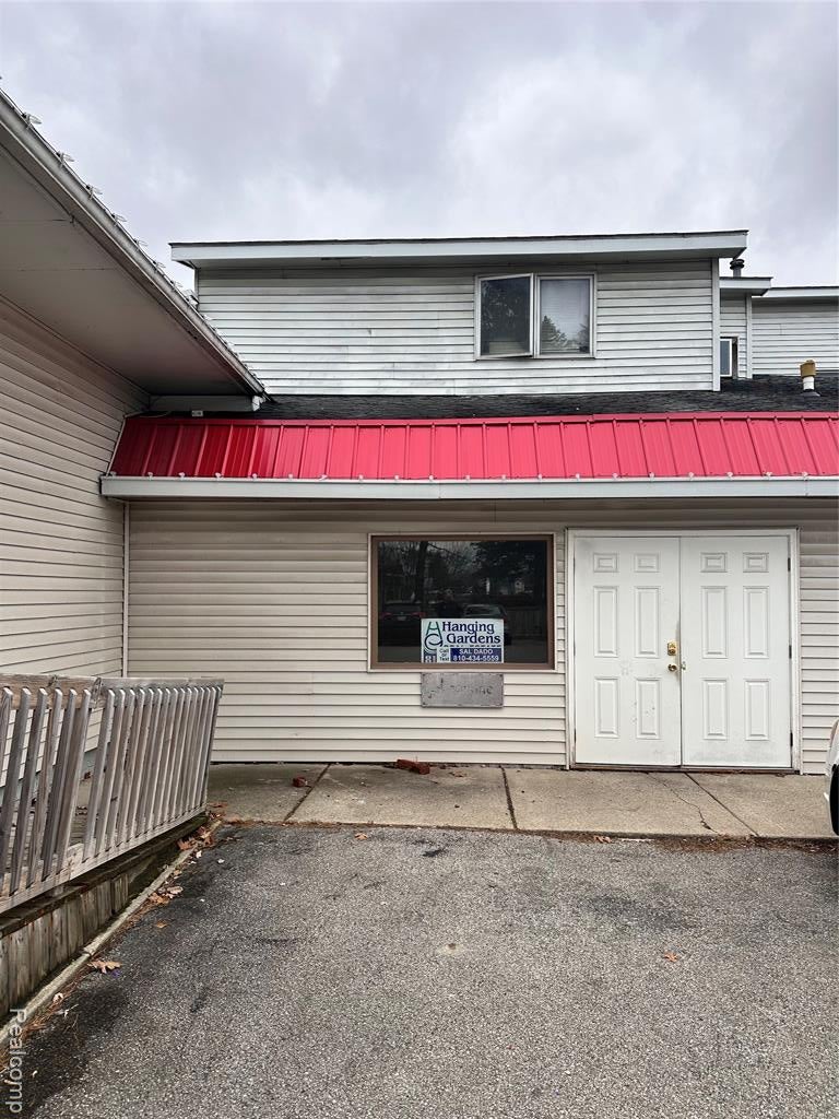 5431 Lapeer — photo