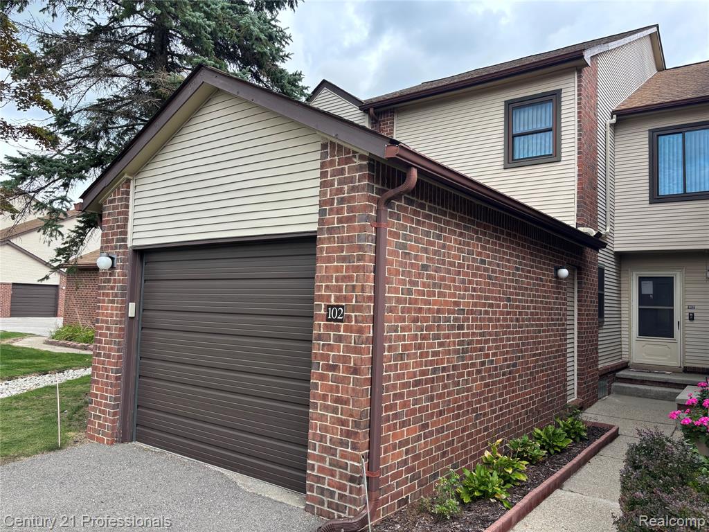 6680 Ridgefield Circle 102 — photo