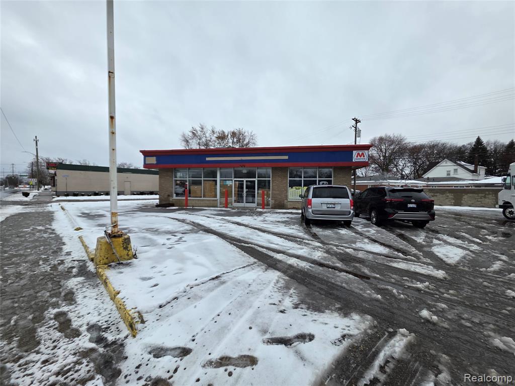 2476 DIX Highway — photo