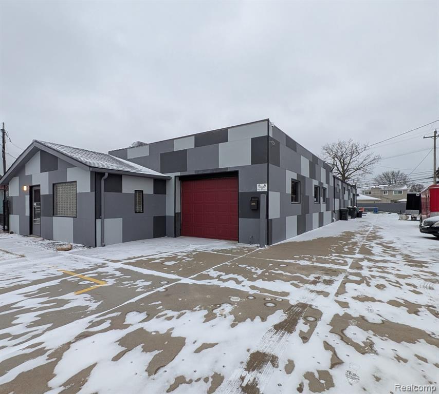 20520 Stephens Street — photo