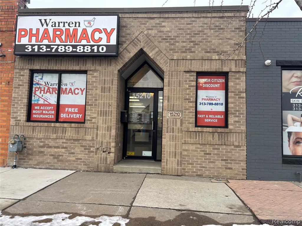 15210 W Warren Avenue — photo