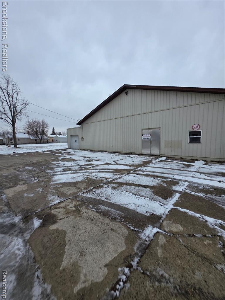 7435 N Dort Highway — photo