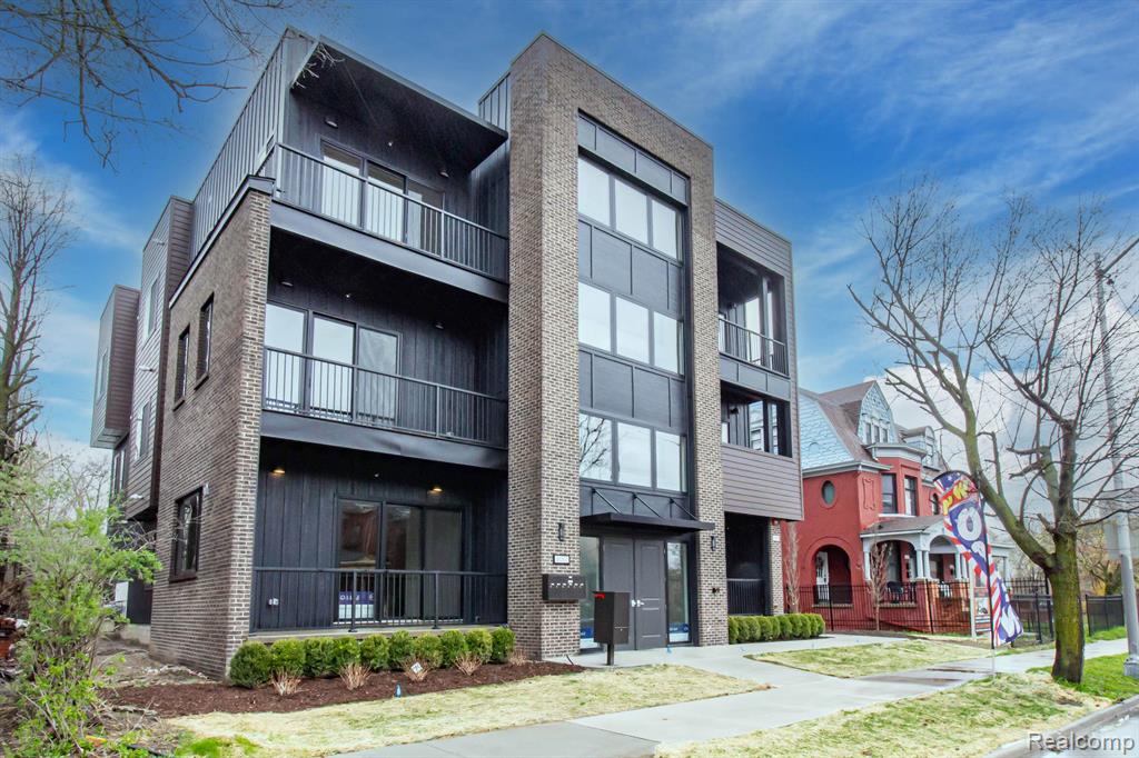 4130 Trumbull Street 6 — photo