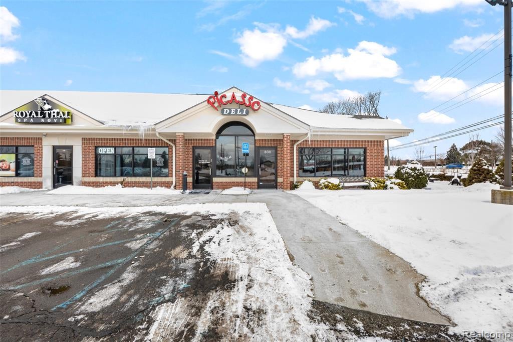 39915 Grand River Avenue — photo