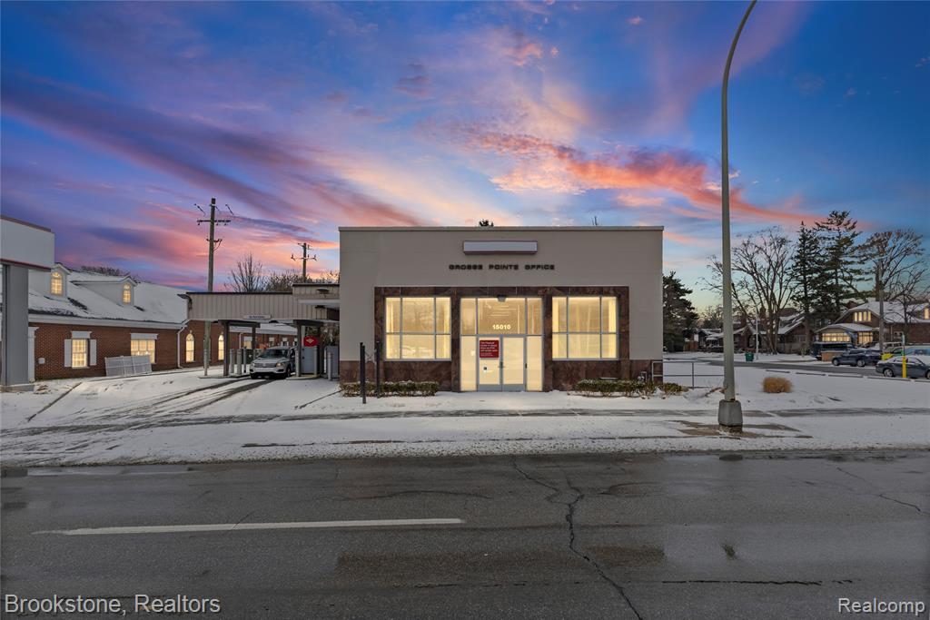 15010 E Jefferson Avenue — photo