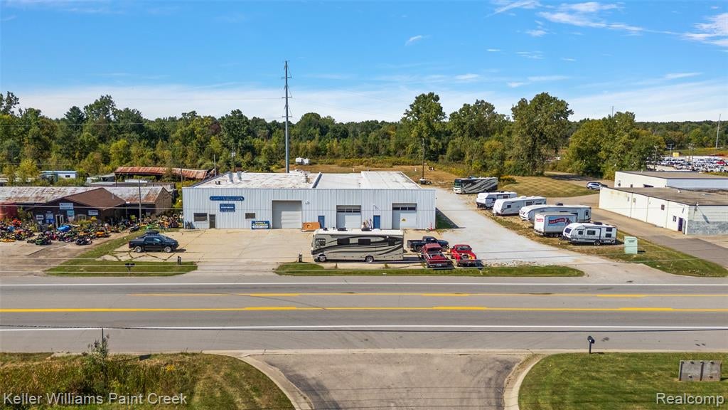 2025 N Lapeer Road — photo