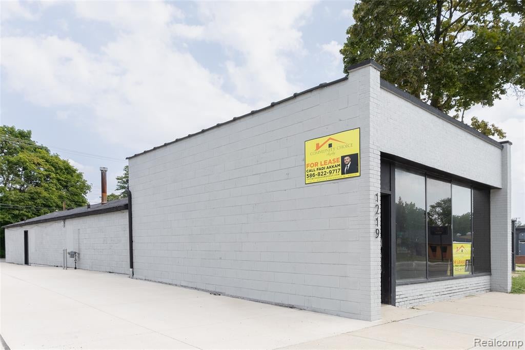 1219 E 11 Mile Road — photo