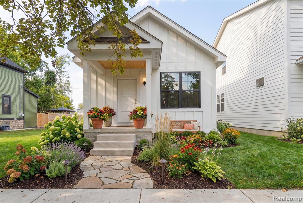 8748 Agnes Street — photo