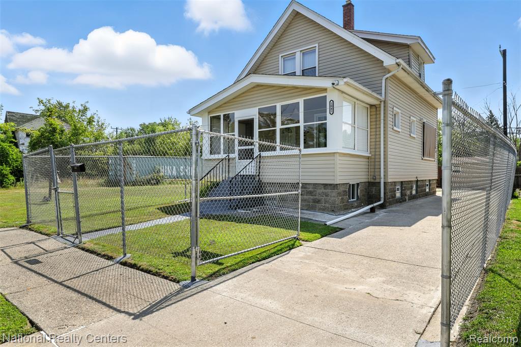 1041 Adeline Street — photo