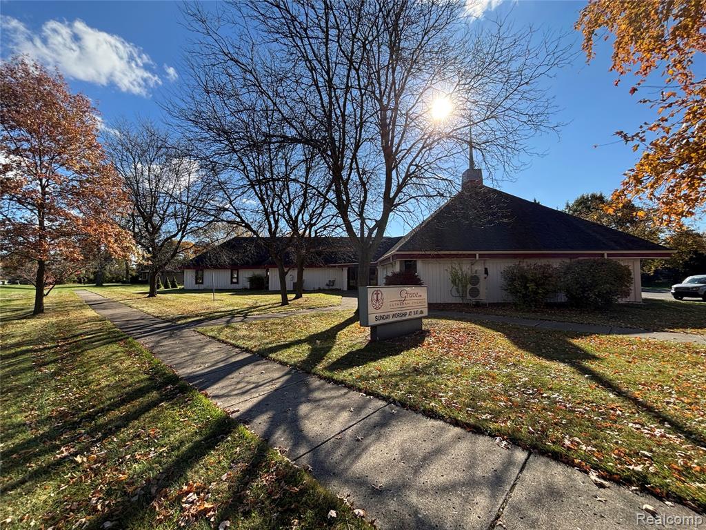 46001 Warren — photo