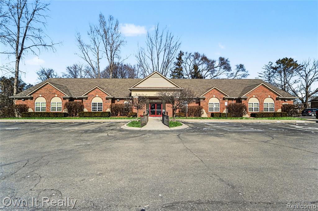 2950 Crooks Road — photo