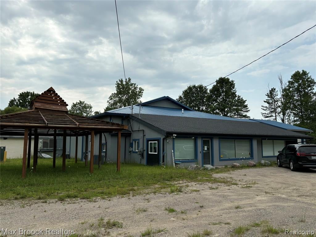 9313 N Dort Highway — photo