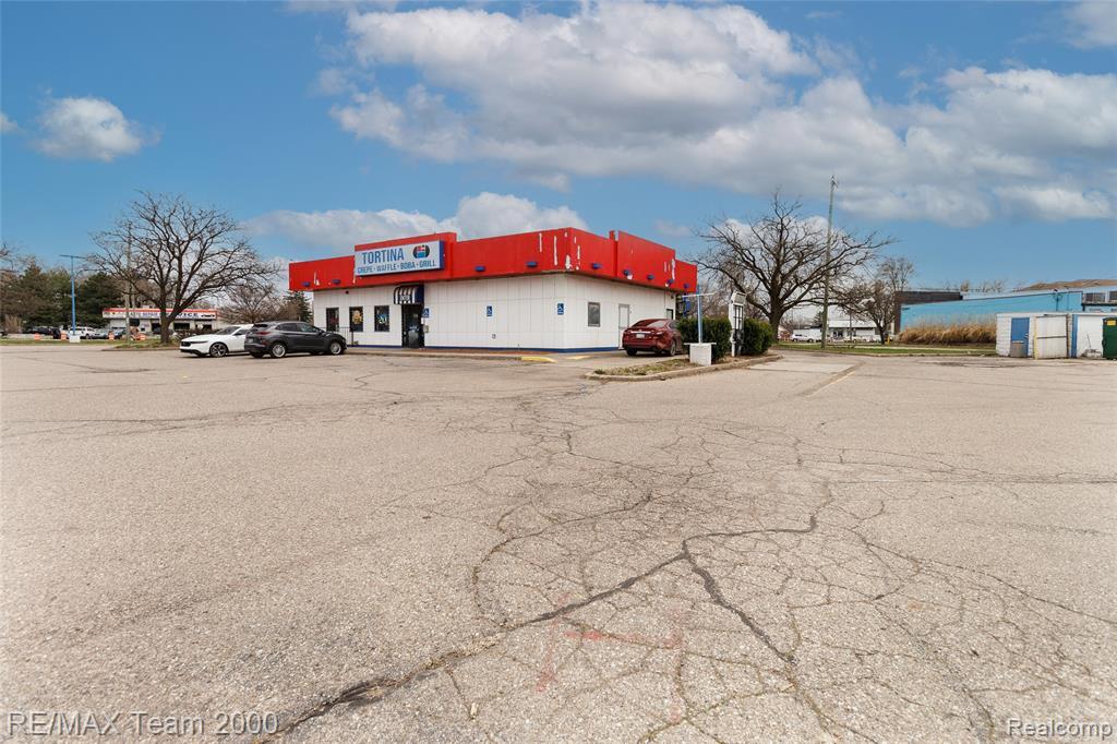 17431 DIX Road — photo