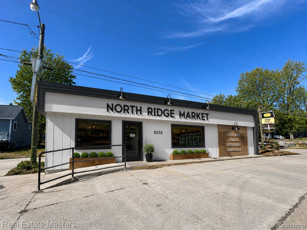 8216 Lakeshore Road Road — photo
