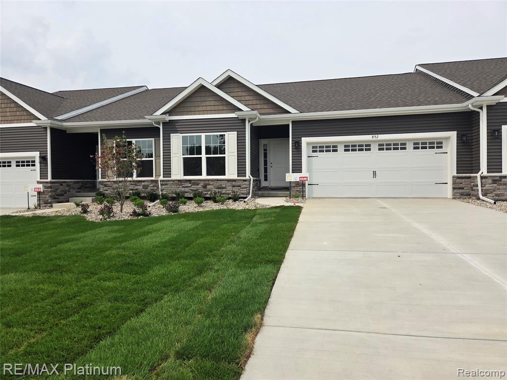 863 Oakwood Circle 23 — photo