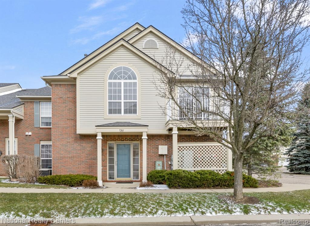 7201 Farmingdale Lane — photo