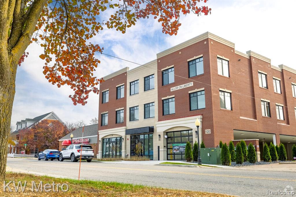 120 E Liberty Street 203 — photo