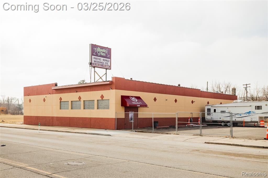 12325 Hamilton Avenue — photo