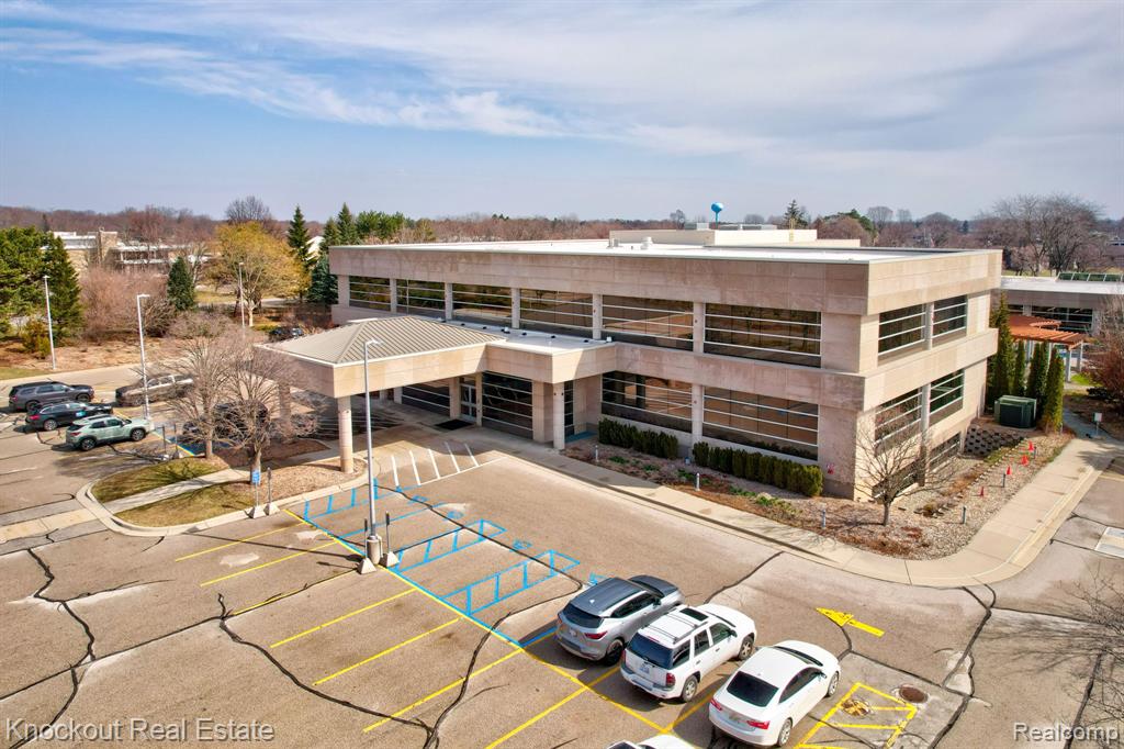 1 Mutual Avenue — photo