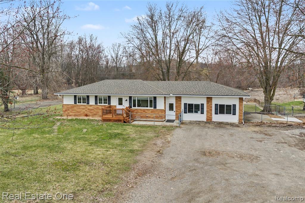 1401 E M 36 — photo