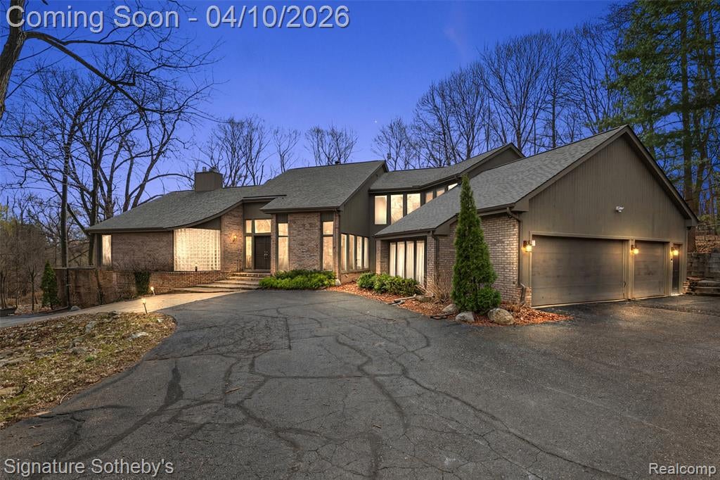 4650 Lahser Road — photo