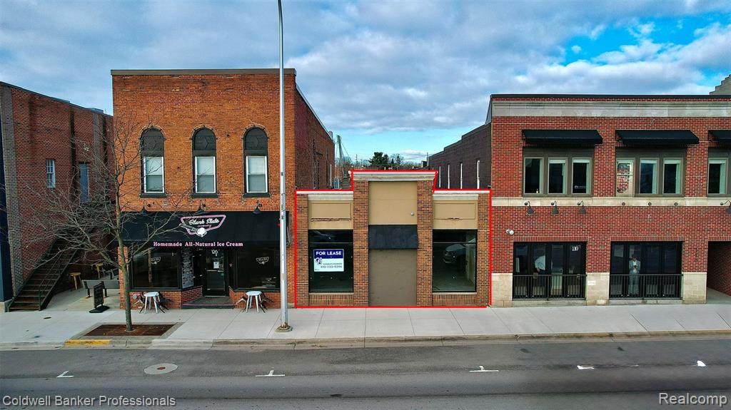 118 E Grand River Avenue — photo