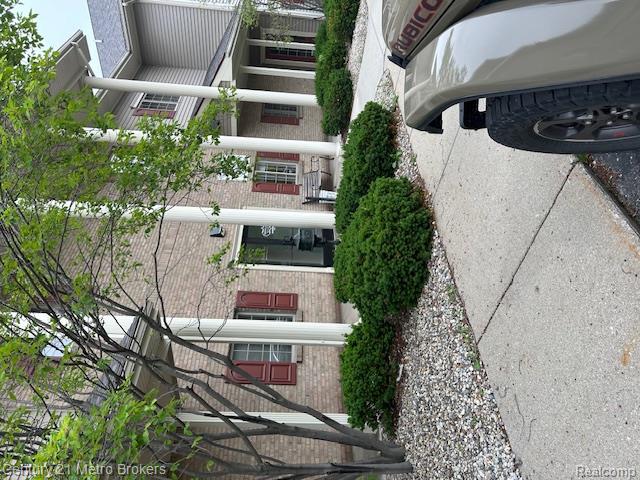 Home in Grand Blanc, MI 48439 — photo 3