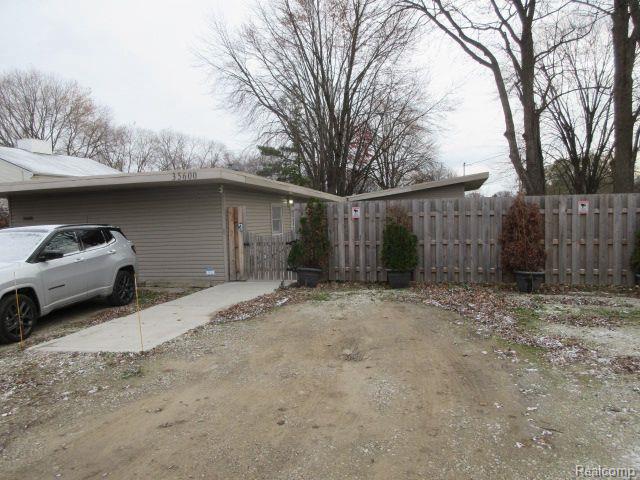 35600 Union Lake Road a — photo