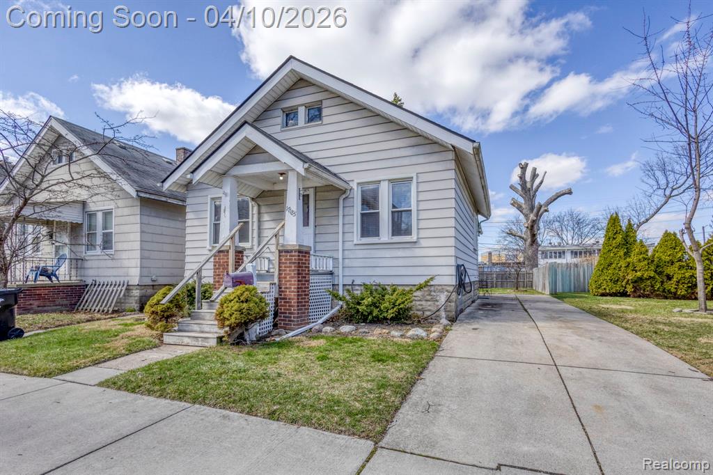 17185 New York Street — photo