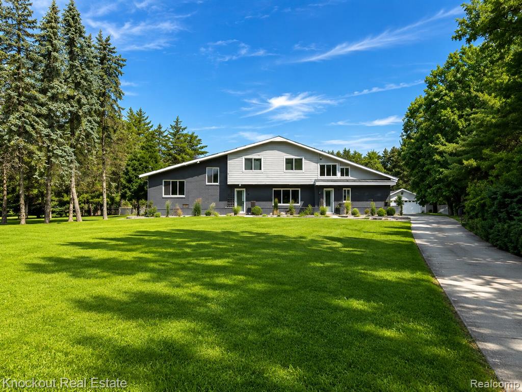 9239 Lange Road — photo