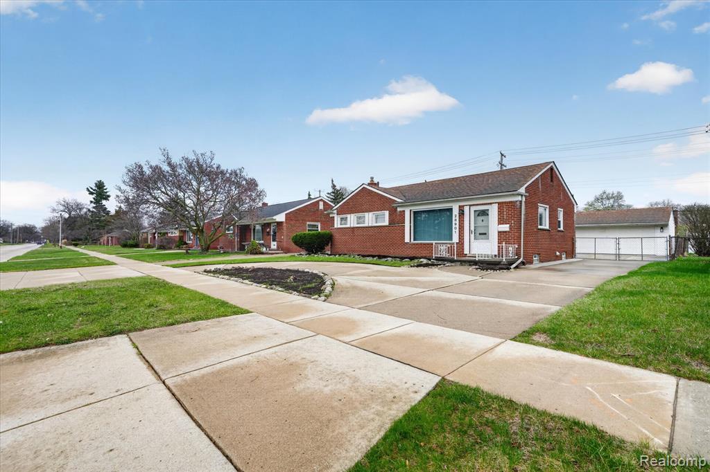 28901 W Chicago Street — photo