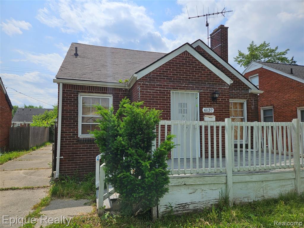 6137 Radnor Street — photo