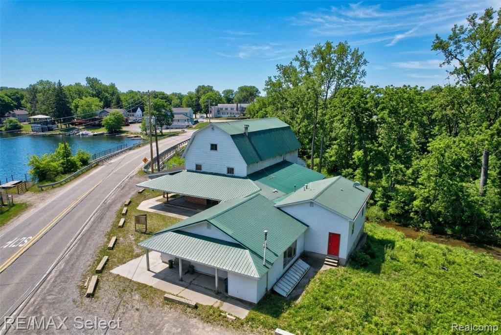 8572 Silver Lake Road — photo