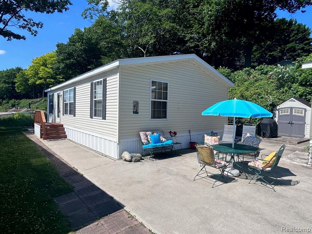 6103 Lakeshore Road 122 — photo