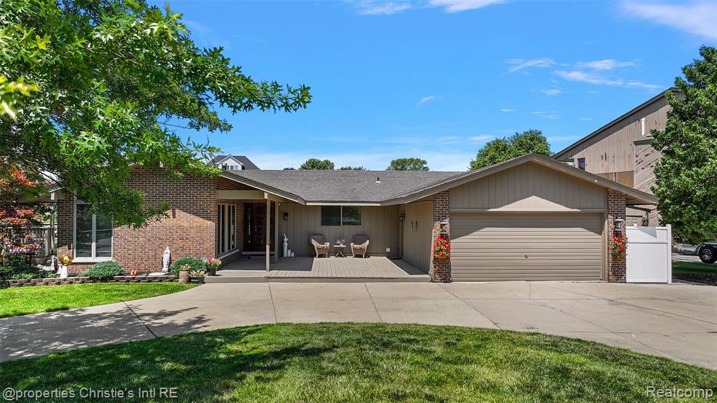 37337 Lakeshore Drive — photo
